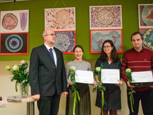 Odovzdávanie Štipendií dr. Ludmily Sedlárovej Rabanovej (10. decembra 2018, PriF UK, Bratislava). Zľava: doc. Milan Trizna (dekan PriF UK), dr. Barbora Konečná (LF UK), Bc. Barbora Gromová (LF UK), dr. Filip Červenák (PriF UK).