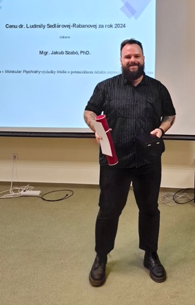 Dr. Jakub Szabó (Lekárska fakulta UK), laureát Ceny dr. Ludmily Sedlárovej-Rabanovej za rok 2024. Foto: dr. Martina Neboháčová (Katedra biochémie PriF UK).